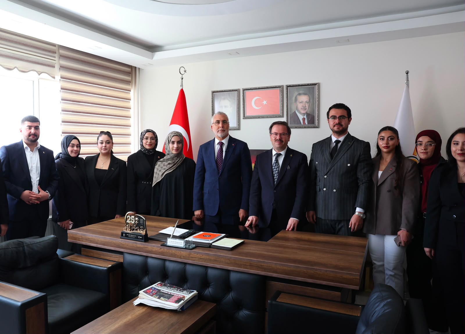 Çalışma ve Sosyal Güvenlik Bakanı Prof. Dr. Vedat Işıkhan, çeşitli ziyaretlerde bulunmak ve programlara katılmak üzere Yozgat’a gitti.