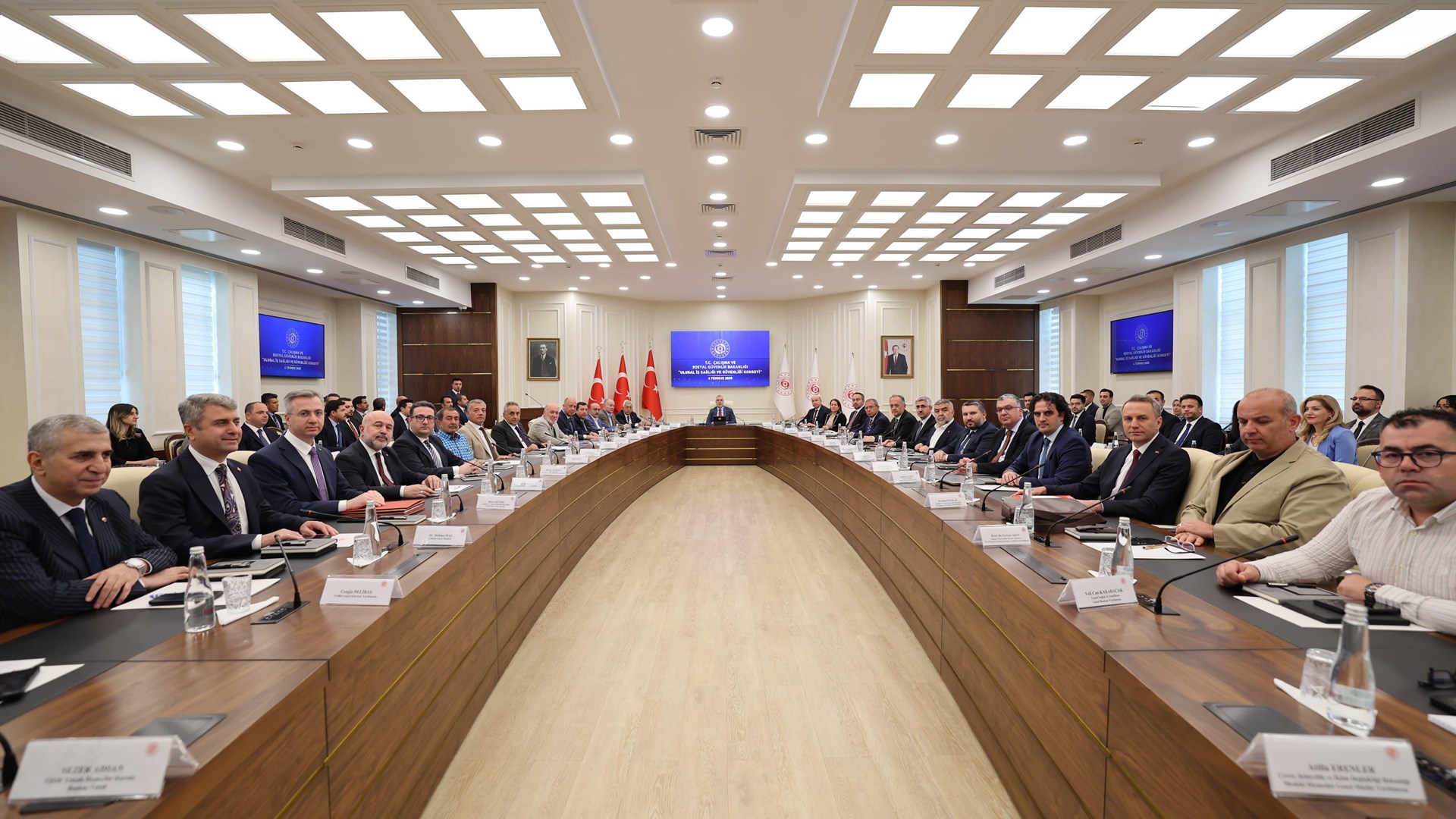 Bakan Işıkhan, Ulusal İş Sağlığı ve Güvenliği Konseyi Toplantısı’na Başkanlık Etti