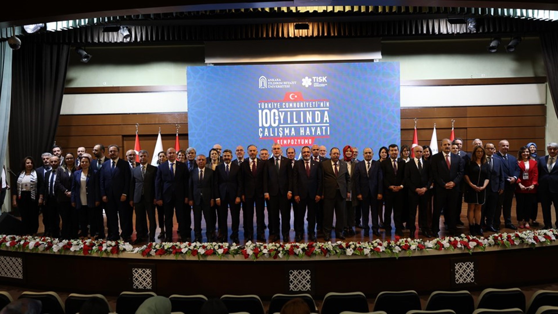 Çalışma ve Sosyal Güvenlik Bakanı Prof. Dr. Vedat Işıkhan, Türkiye İşveren Sendikaları Konfederasyonu (TİSK) ve Ankara Yıldırım Beyazıt Üniversitesi tarafından düzenlenen “Türkiye Cumhuriyeti’nin 100. Yılında Çalışma Hayatı” Paneline iştirak etti.