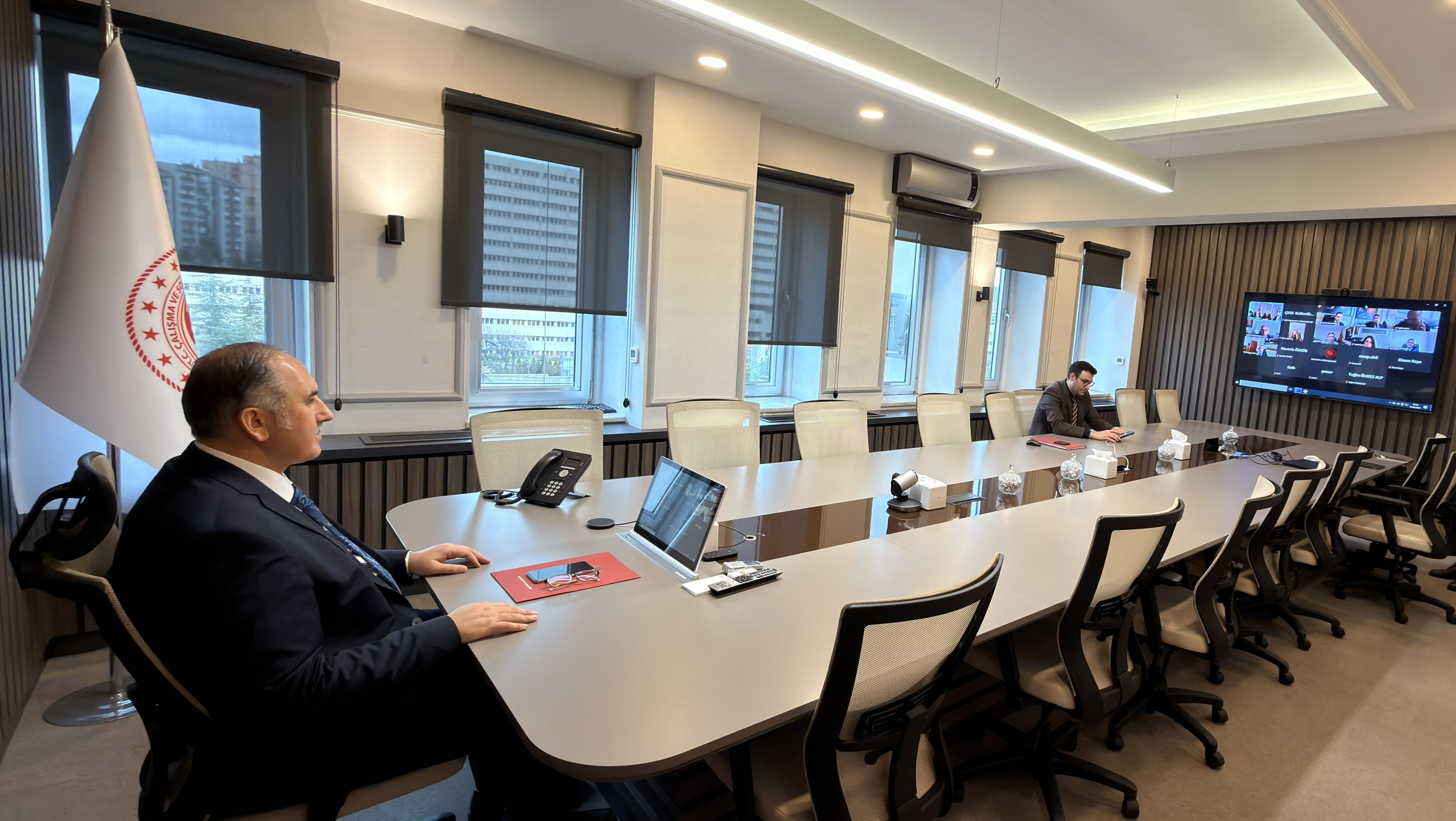 Rehberlik ve Teftiş Başkanlığımız tarafından düzenlenen Grup Başkanlıkları Yöneticileri Toplantısı, 25 Şubat 2026 tarihinde çevrim içi olarak gerçekleştirildi. Toplantıda, 2025 yılı teftiş verileri değerlendirilerek 2026 yılına ilişkin stratejik çıktılar belirlendi.