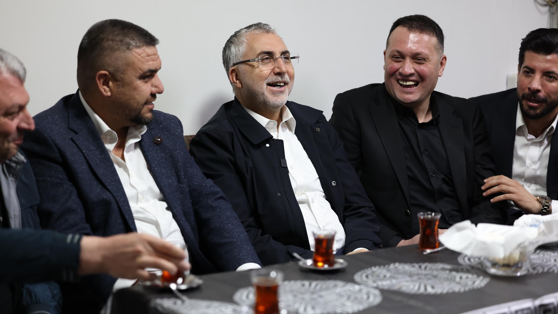 Bakan Işıkhan, 1 Mayıs Emek ve Dayanışma Günü’nü İşçilerle Birlikte Kutladı