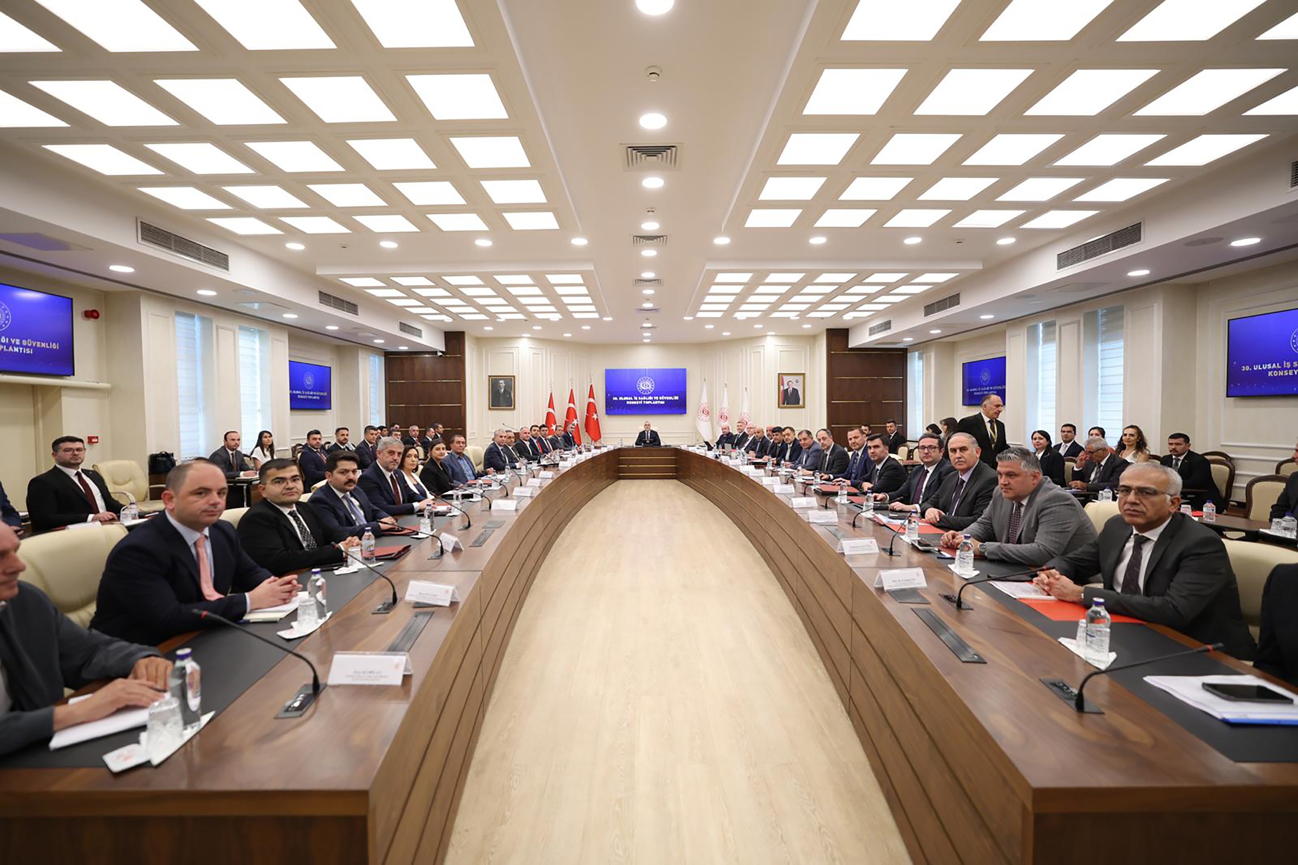 Bakan Işıkhan, 30’uncu Ulusal İş Sağlığı ve Güvenliği Konseyi Toplantısına Başkanlık Etti