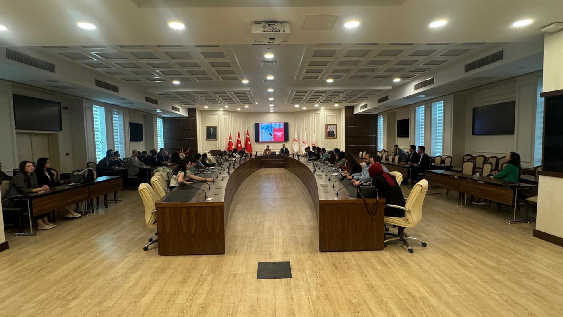 Genel Müdürlüğümüzde çalışan ve 2 yılını tamamlayan Çalışma Uzman Yardımcılarımıza yönelik tez hazırlama sürecinde Bilimsel Araştırma Yöntemleri Eğitimi gerçekleştirildi.