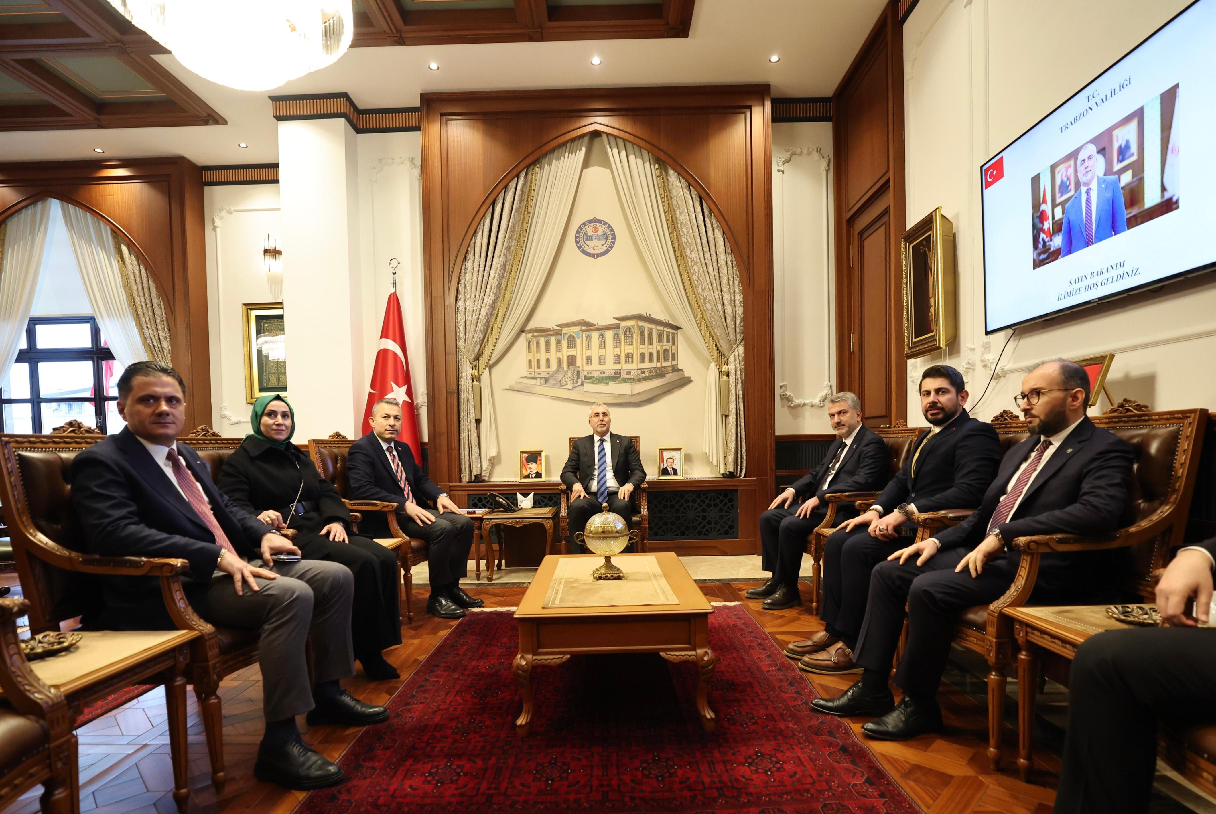 Bakan Işıkhan, Trabzon’da Ziyaretlerde Bulundu