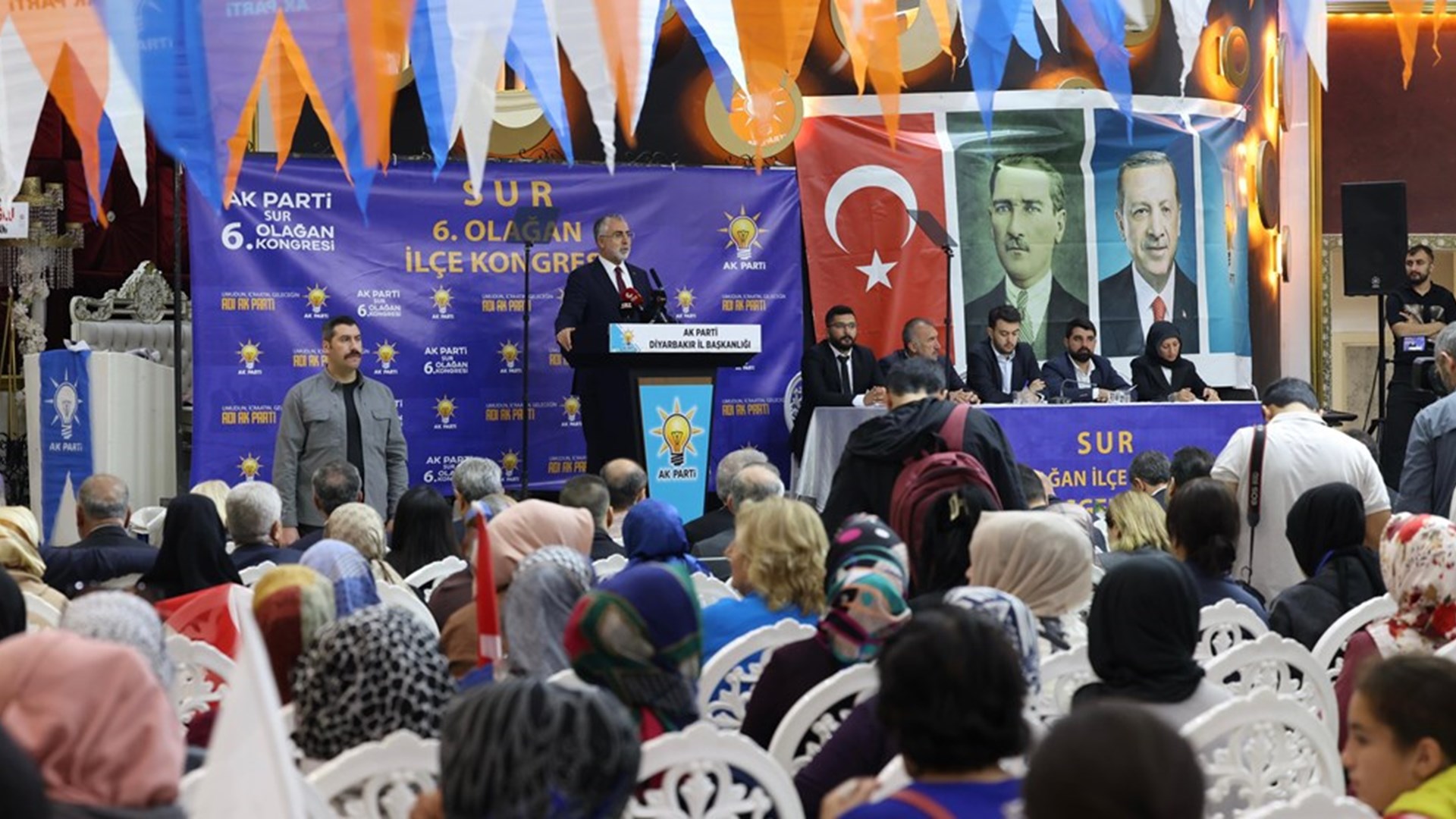 Bakan Işıkhan, Diyarbakır’da Ziyaretlerde Bulundu