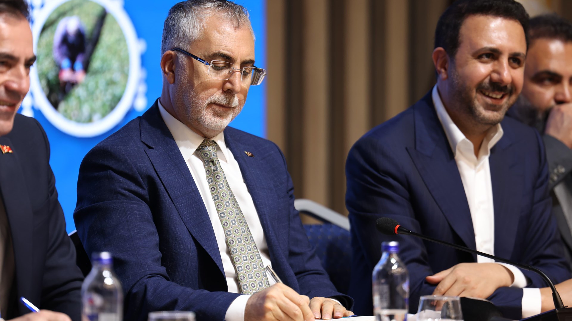 Bakan Işıkhan, Bitlis’te Ziyaretlerde Bulundu