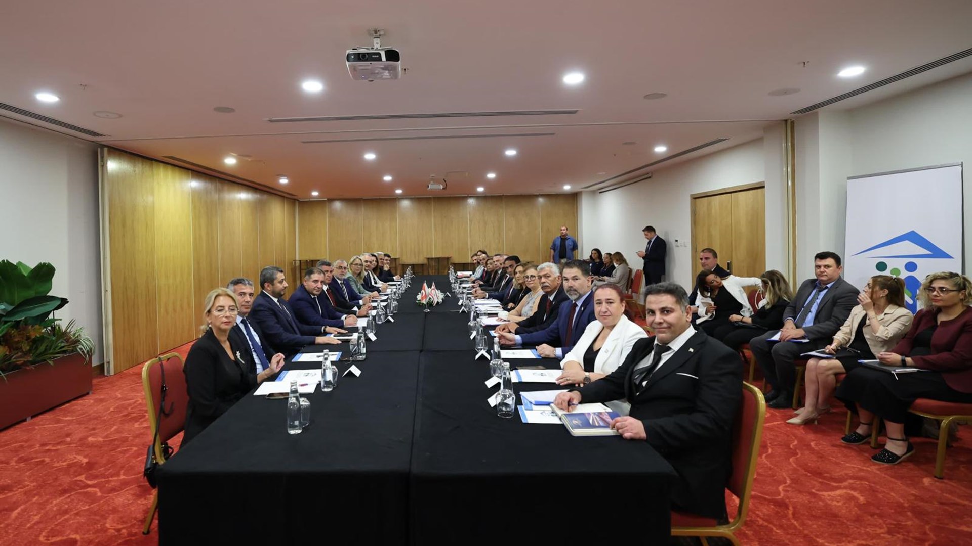 Çalışma ve Sosyal Güvenlik Bakanı Prof. Dr. Vedat Işıkhan, programlara katılmam ve çeşitli temaslarda bulunmak üzere Kuzey Kıbrıs Türk Cumhuriyeti’ne (KKTC) gitti.