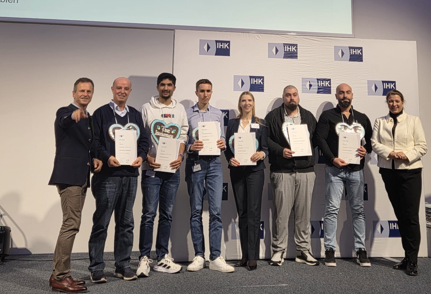 Çalışma ve Sosyal Güvenlik Ataşemiz Şeniz Özmert Koçer "Yabancı Mesleki Niteliklerin Almanya'da Tanınması (FOSA)" törenine katıldı. 