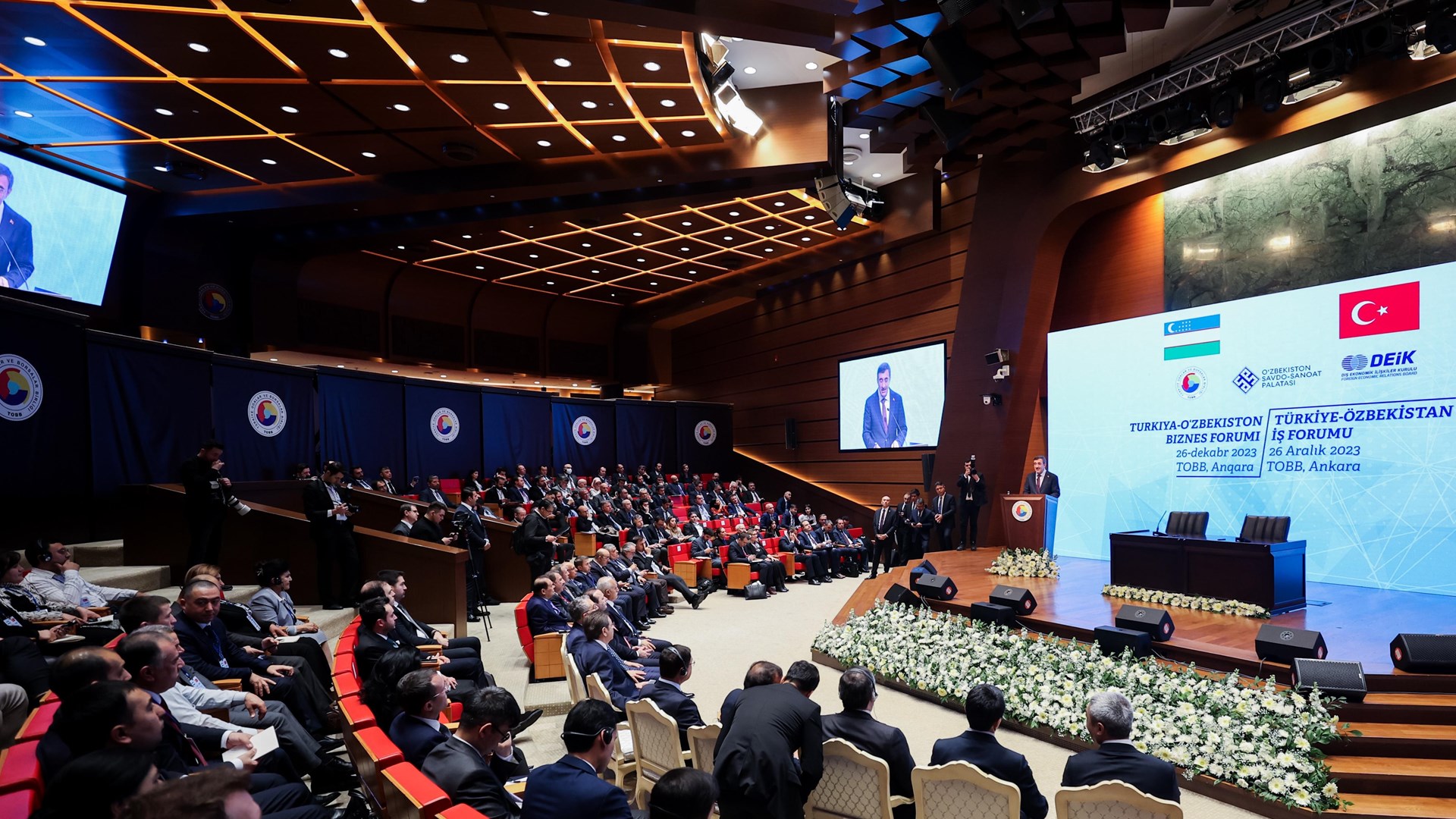 Çalışma ve Sosyal Güvenlik Bakanı Prof. Dr. Vedat Işıkhan, Cumhurbaşkanı Yardımcısı Cevdet Yılmaz’ın da iştirak ettiği Türkiye Odalar ve Borsalar Birliği (TOBB) ve Dış Ekonomik İlişkiler Kurulu (DEİK) işbirliğinde düzenlenen Türkiye-Özbekistan İş Forumu’na katıldı.