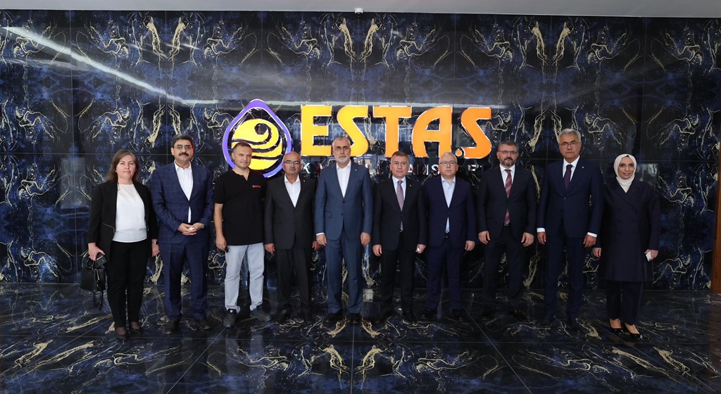 Çalışma ve Sosyal Güvenlik Bakanı Prof. Dr. Vedat Işıkhan, çeşitli temaslarda bulunmak ve “Milli Müdafaadan Milli Kalkınmaya; Türkiye Yüzyılı’nın Kadınları, Kadın İstihdam Sistemi İş Pozitif Tanıtım Programı ve Fuar Açılışı” programına katılmak üzere Sivas’a gitti.