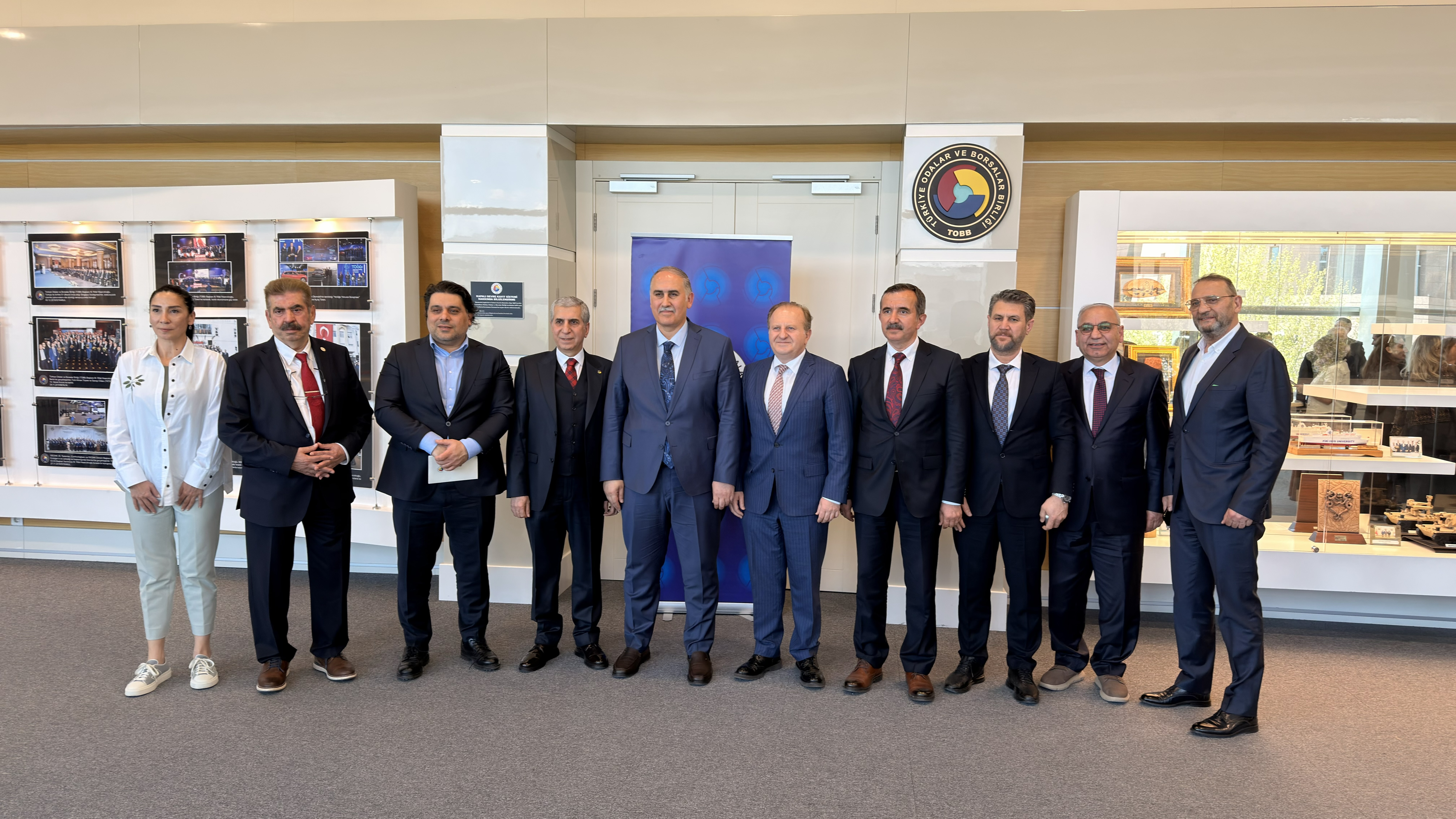 Rehberlik ve Teftiş Başkanlığı tarafından perakende sektöründe yürütülen programlı teftiş faaliyetlerine ilişkin farkındalığı artırmak amacıyla düzenlenen rehberlik ve bilgilendirme toplantısı, 7 Mayıs 2026 tarihinde Türkiye Odalar ve Borsalar Birliği (TOBB) ev sahipliğinde gerçekleştirildi.