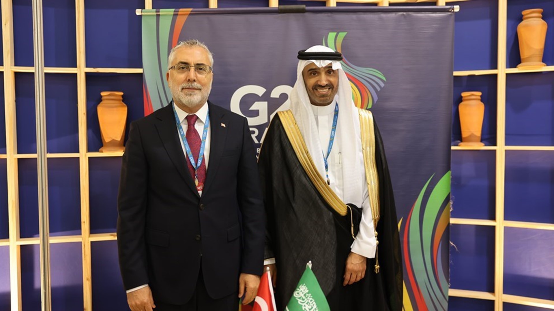 Çalışma ve Sosyal Güvenlik Bakanı Prof. Dr. Vedat Işıkhan, Brezilya'nın Fortaleza kentinde düzenlenen "G20 Çalışma ve İstihdam Bakanları Toplantısı" kapsamında düzenlenen "Adil Geçiş Liderlik Forumu"nda konuştu.