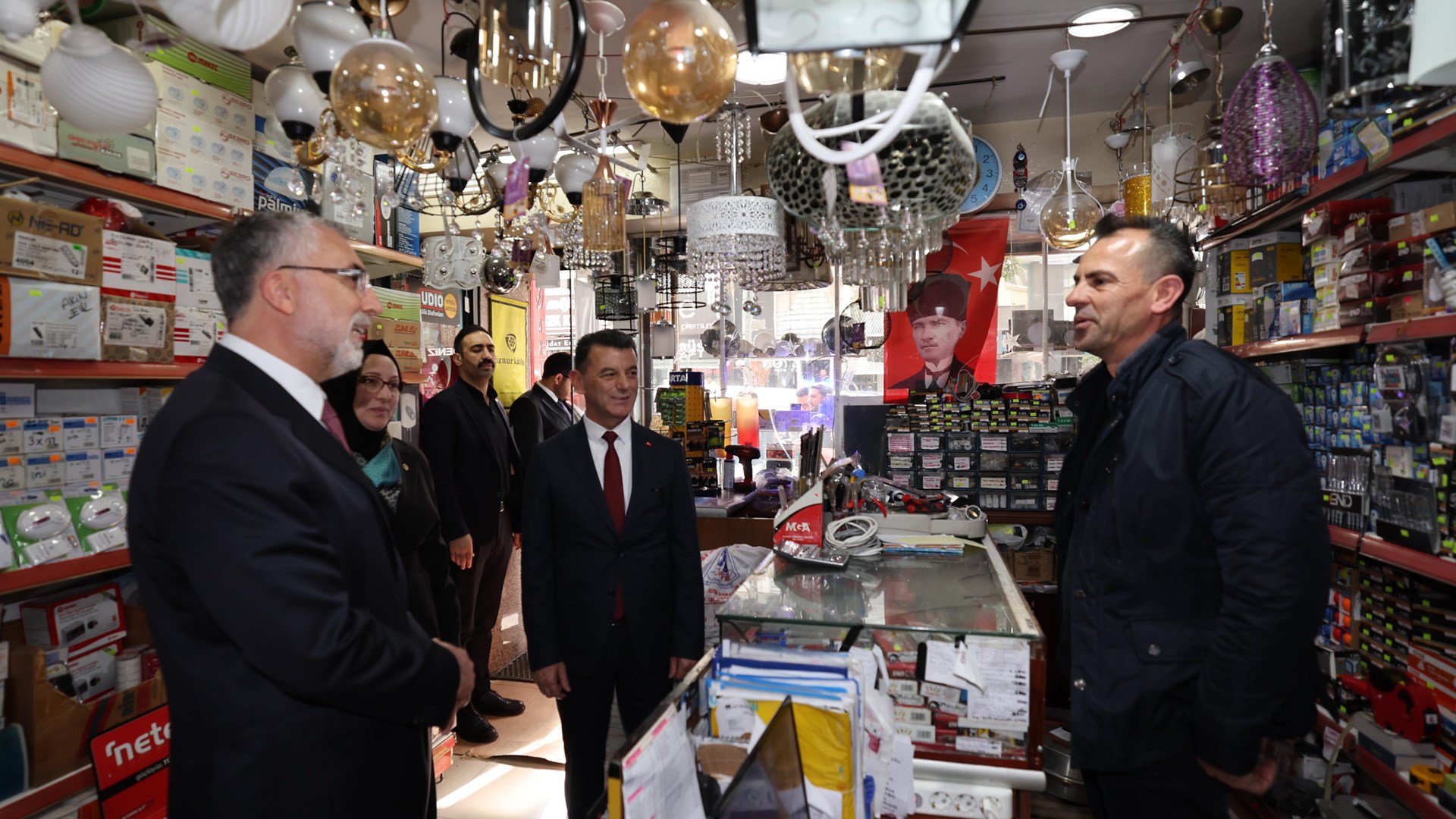 Çalışma ve Sosyal Güvenlik Bakanı Prof. Dr. Vedat Işıkhan, çeşitli temaslarda bulunak ve programlara katılmak üzere Tekirdağ ve Edirne illerini ziyaret etti.