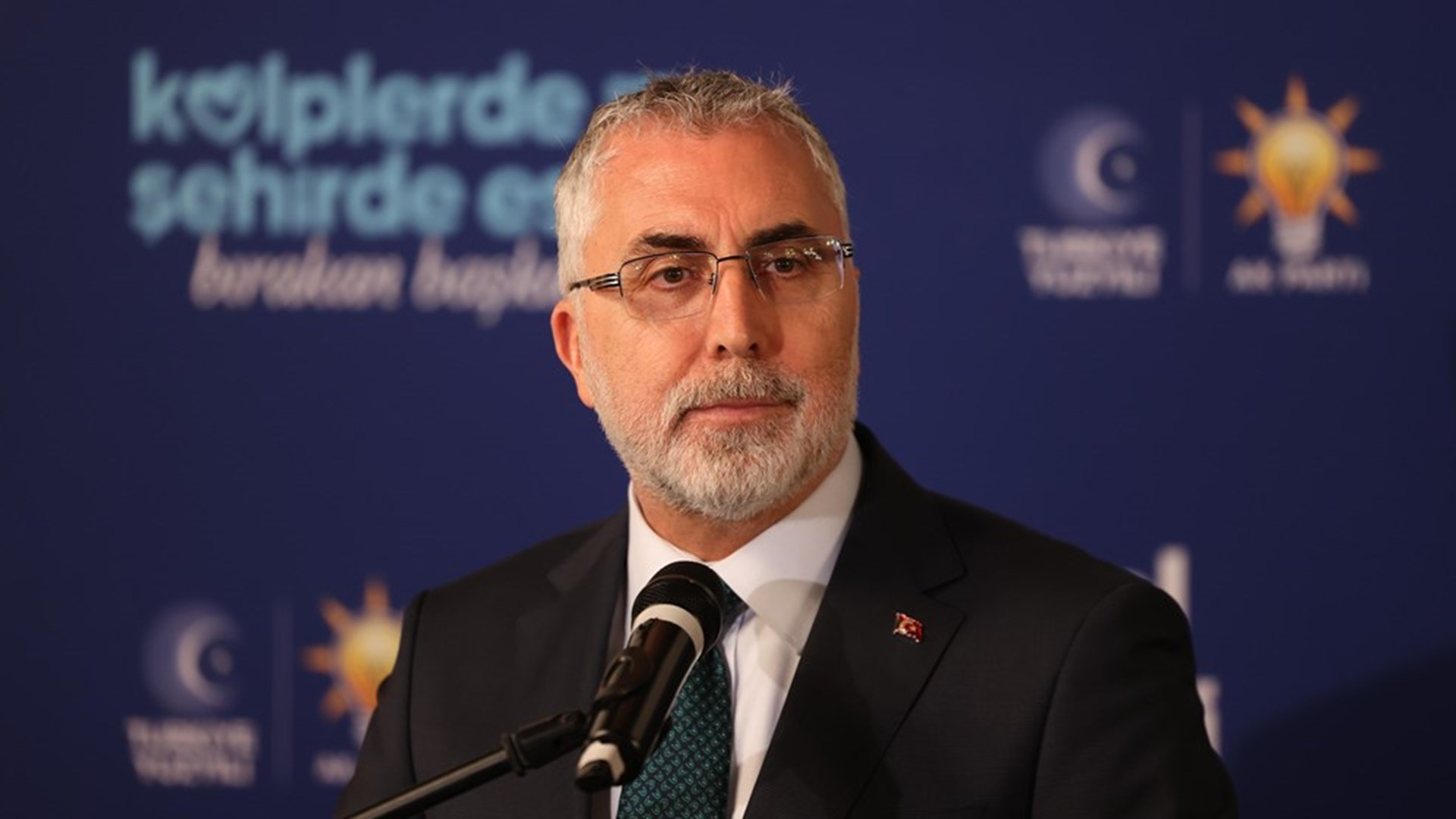 Çalışma ve Sosyal Güvenlik Bakanı Prof. Dr. Vedat Işıkhan, çeşitli temaslarda bulunmak ve programlara katılmak için Ankara’nın Keçiören ve Altındağ İlçelerini ziyaret etti.