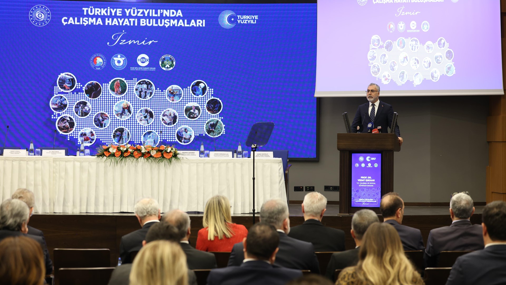 Çalışma ve Sosyal Güvenlik Bakanı Prof. Dr. Vedat Işıkhan, programlara katılmak ve çeşitlik temaslarda bulunmak üzere İzmir’e gitti.