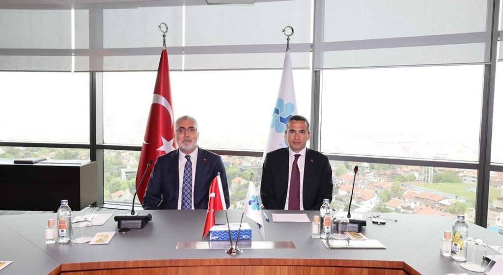 Çalışma ve Sosyal Güvenlik Bakanı Prof. Dr. Vedat Işıkhan, Türkiye İşveren Sendikaları Konfederasyonu (TİSK) Yönetim Kurulu Başkanı Özgür Burak Akkol ve beraberindeki TİSK Yönetim Kurulu Üyeleri ile İstanbul’da bir araya geldi.