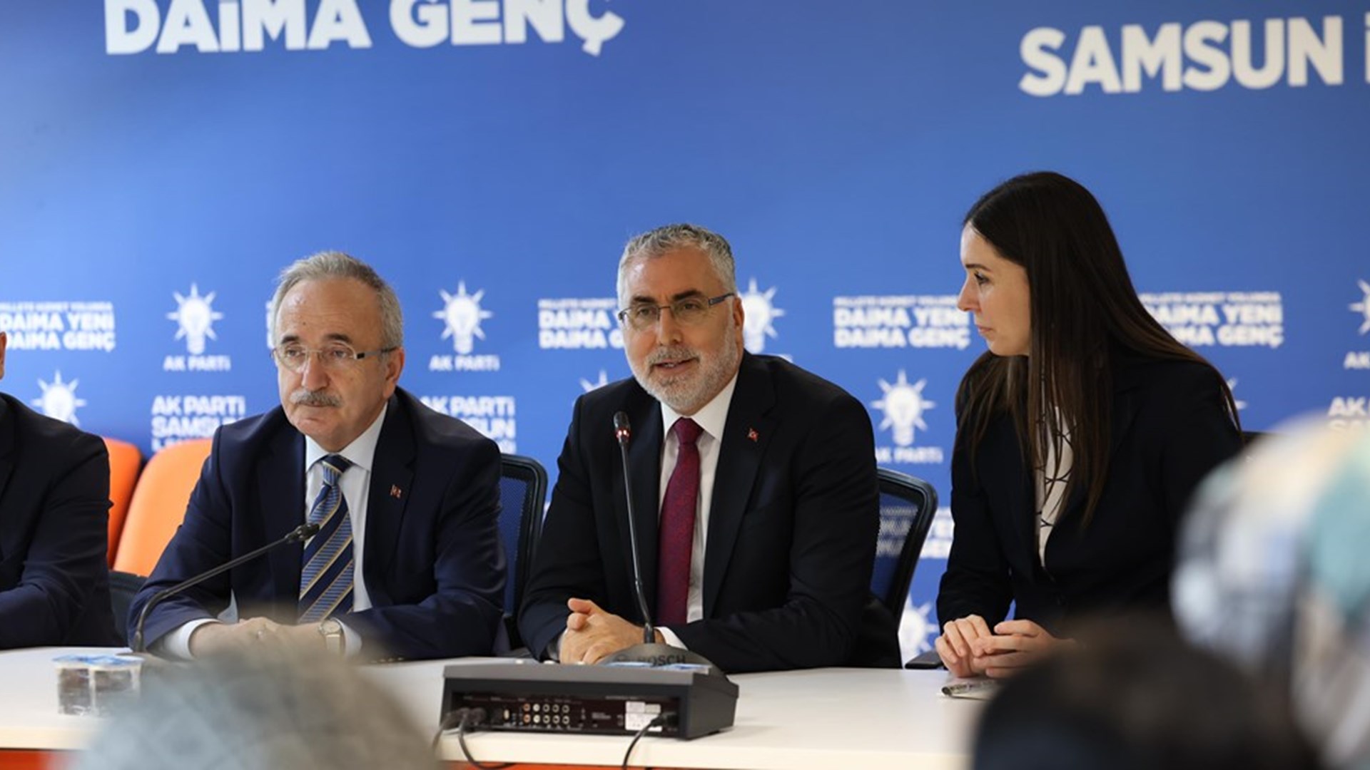 Çalışma ve Sosyal Güvenlik Bakanı Prof. Dr. Vedat Işıkhan, “Kadın İstihdam Sistemi İş-Pozitif Tanıtım Programı ve Fuar Açılışı” na katılmak ve çeşitli ziyaretlerde bulunmak üzere Samsun’a gitti.