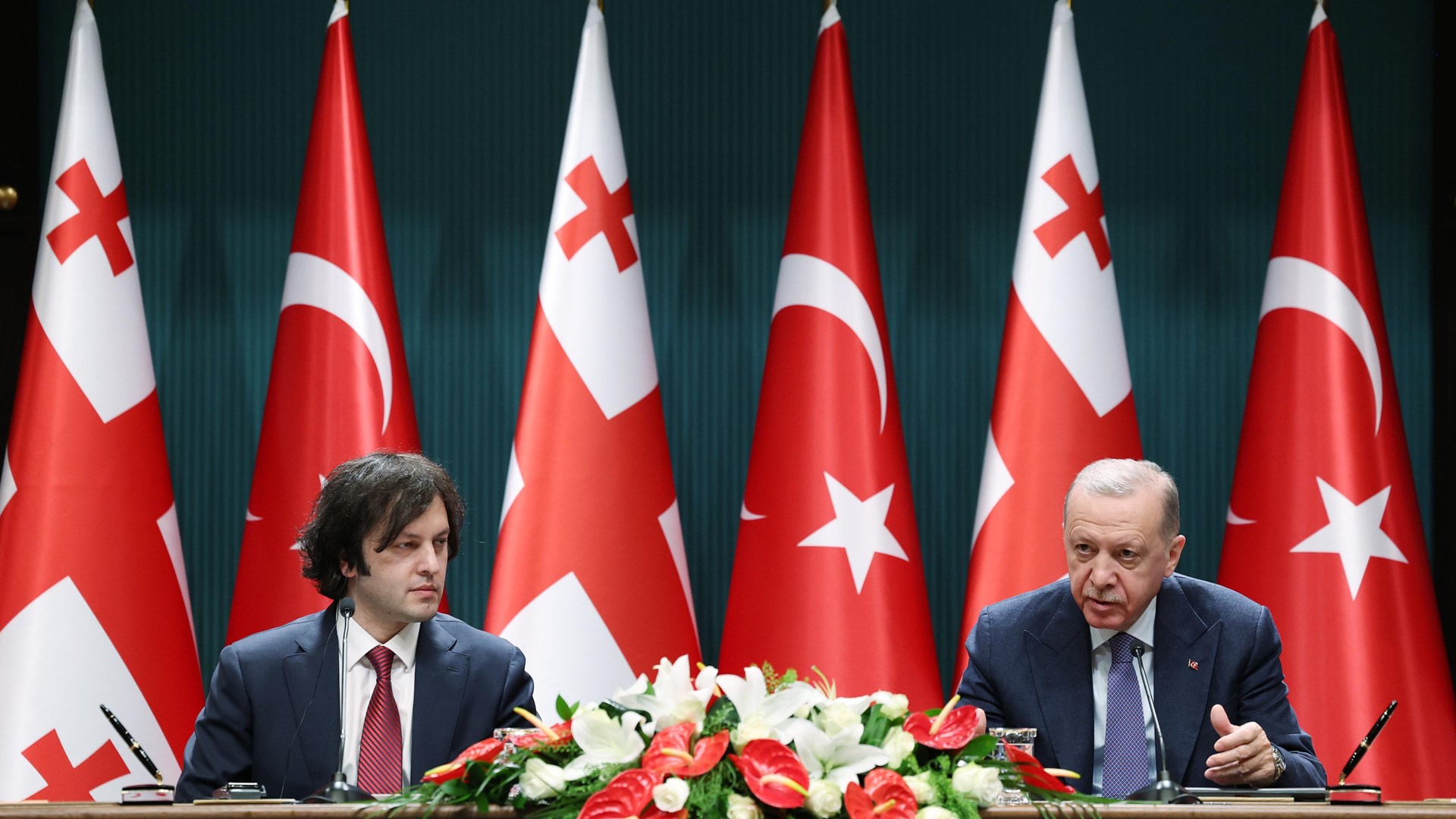 Çalışma ve Sosyal Güvenlik Bakanı Prof. Dr. Vedat Işıkhan, Cumhurbaşkanı Recep Tayyip Erdoğan’ın riyasetinde Cumhurbaşkanlığı Külliyesi’nde Gürcistan Başbakanı İrakli Kobakhidze’nin resmî kabulüne iştirak etti.