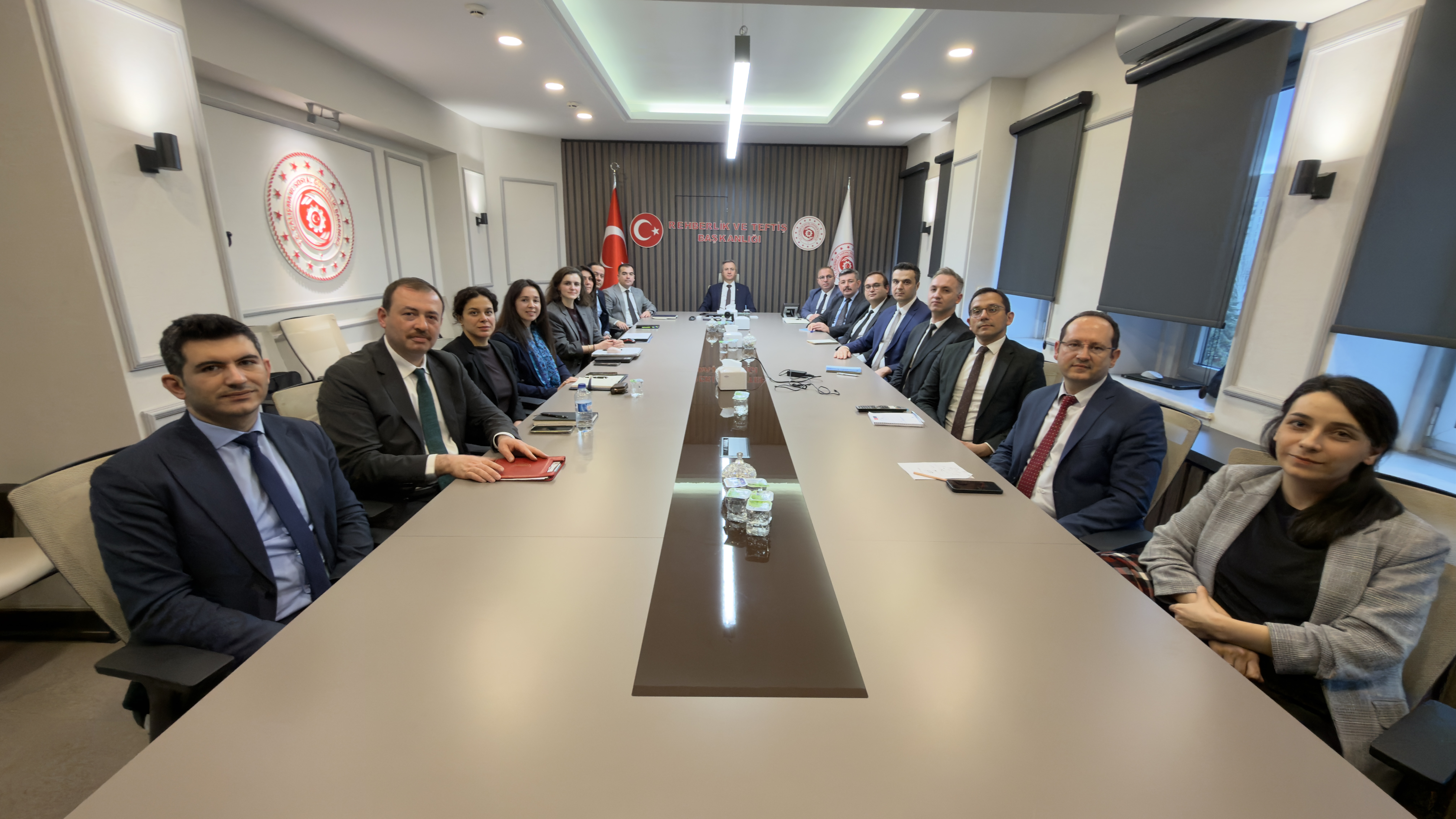 Rehberlik ve Teftiş Başkanlığımız bünyesinde faaliyet gösteren çalışma grupları, 2025 yılı çalışmalarına ilişkin yıllık değerlendirme toplantılarını tamamladı. Gerçekleştirilen oturumlarda, yıl boyunca yürütülen teftiş ve rehberlik faaliyetleri detaylandırılırken, 2026 yılına ait planlamalar ele alındı.