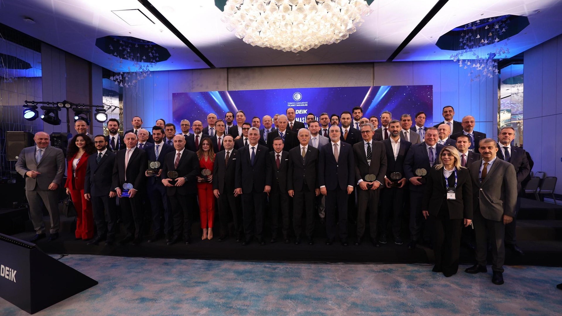 Çalışma ve Sosyal Güvenlik Bakanı Prof. Dr. Vedat Işıkhan, Dış Ekonomik İlişkiler Kurulu (DEİK) Ticari Diplomasi Ödülleri Töreni’ne iştirak etti.