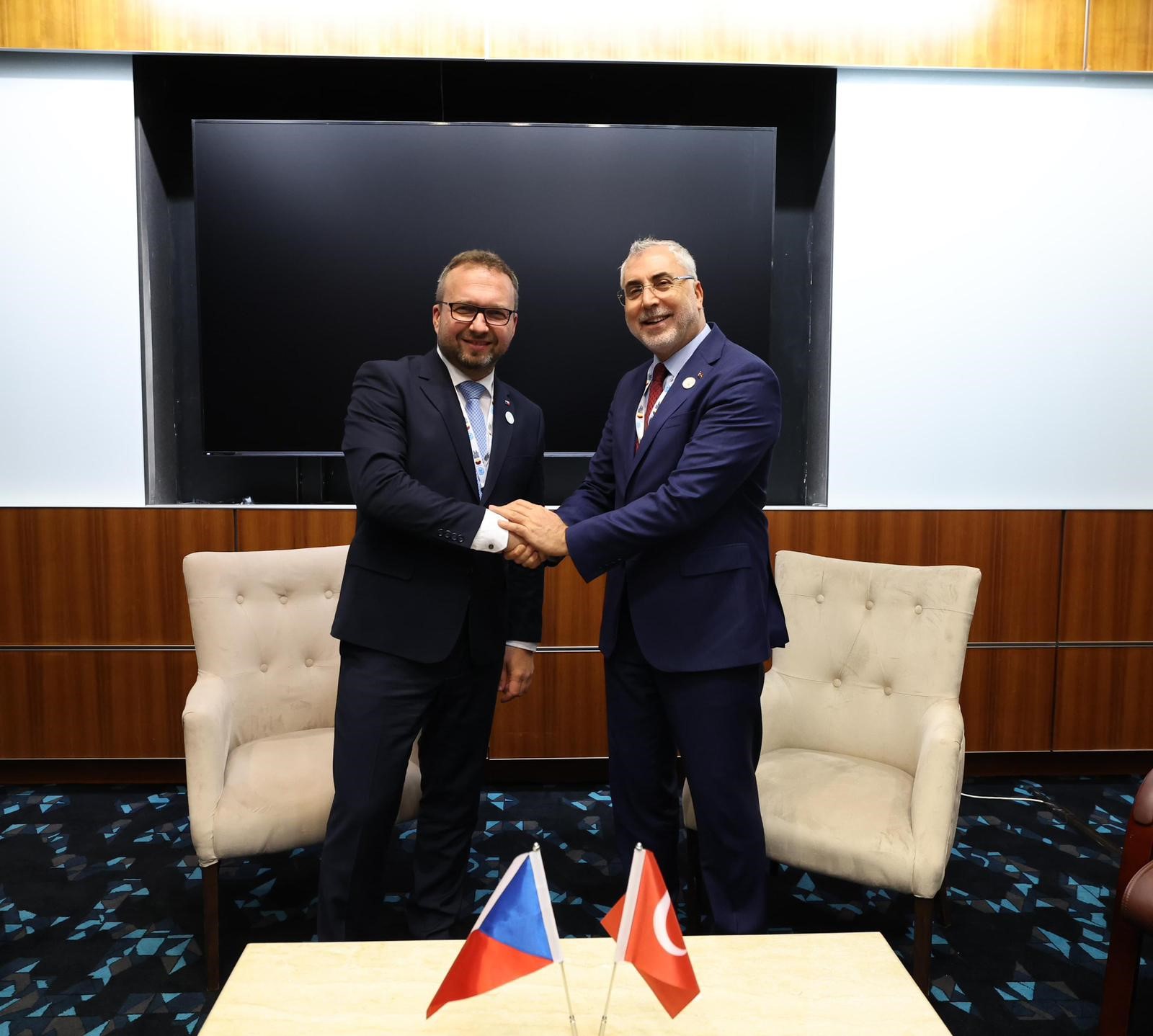 Sayın Bakanımız Prof. Dr. Vedat Işıkhan Katar’ın Ev Sahipliğinde Doha’da Düzenlen II. Dünya Sosyal Kalkınma Zirvesi’ne katıldı 