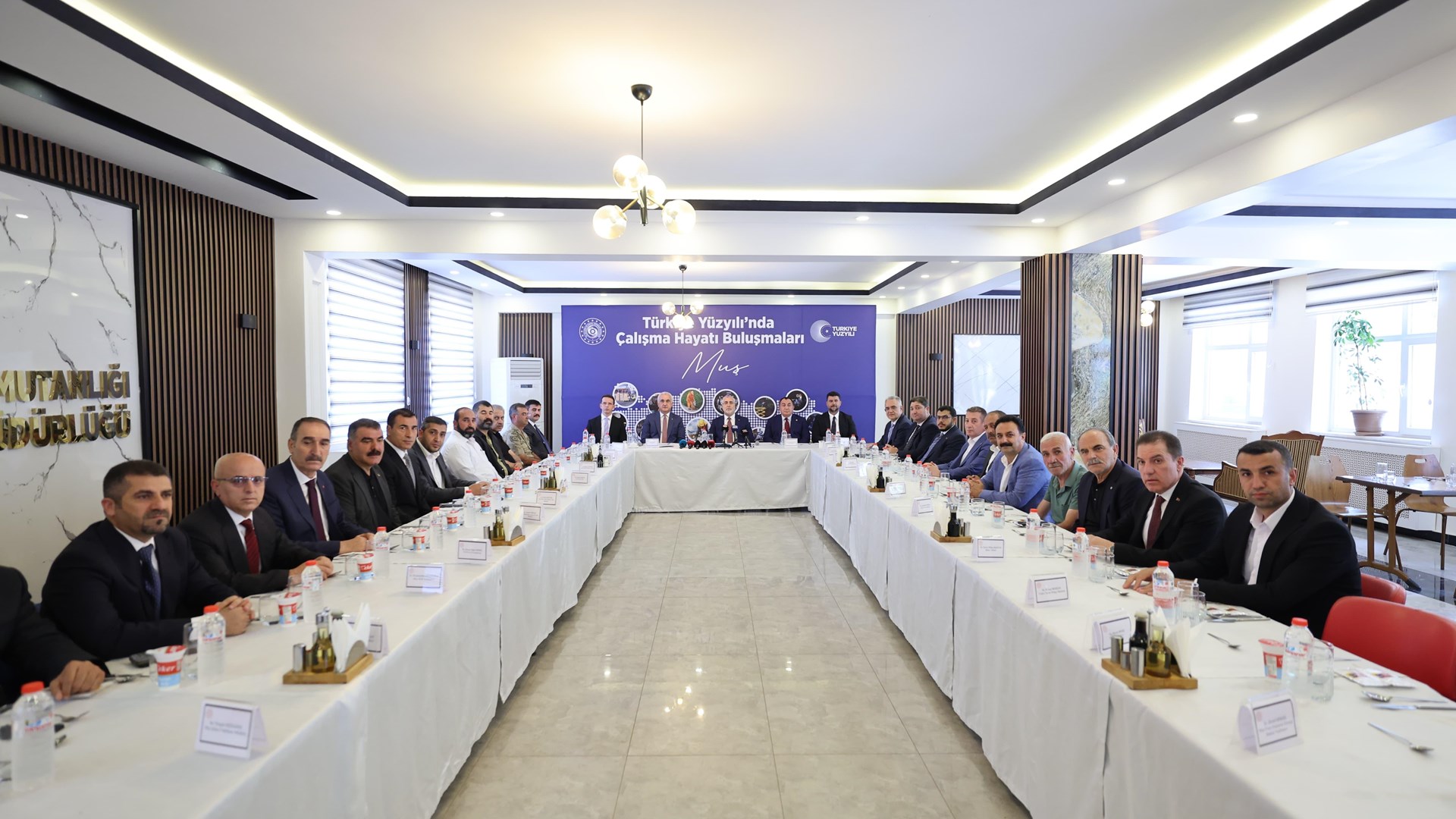 Bakan Işıkhan, Muş’ta Ziyaretlerde Bulundu