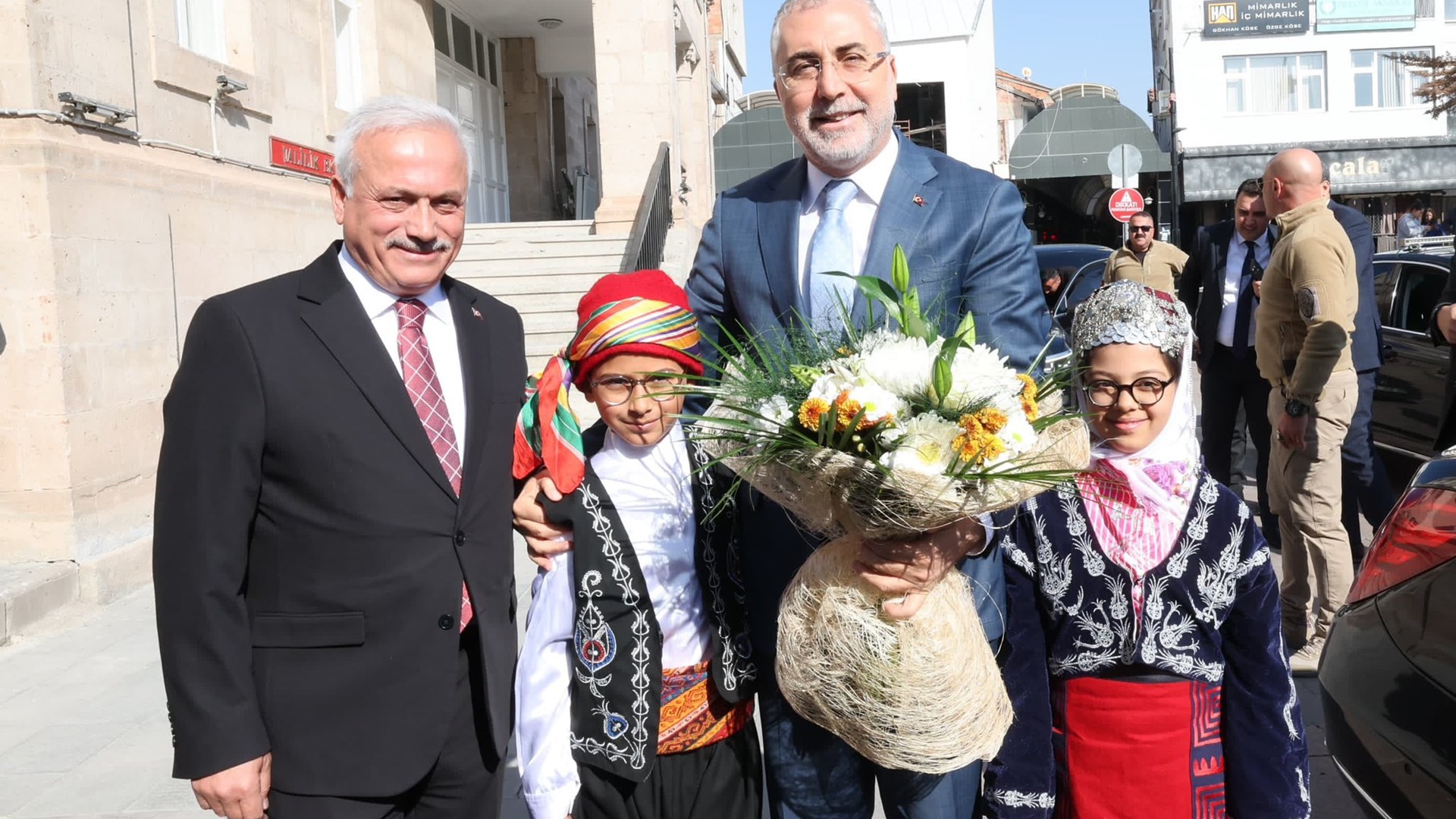 Bakan Işıkhan, Aksaray’da Ziyaretlerde Bulundu