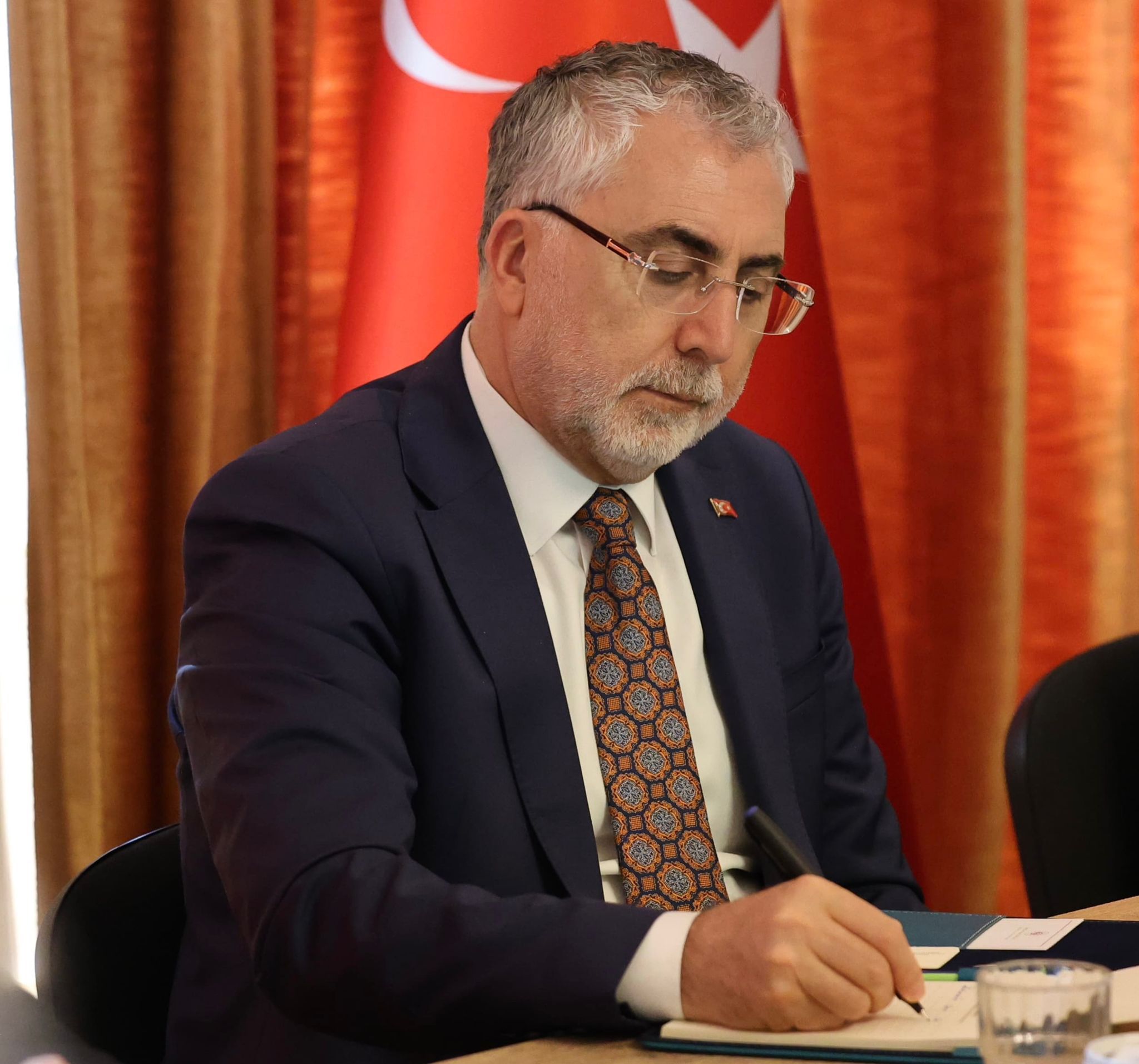Bakan Işıkhan, Hollanda’da Temaslarda Bulundu
