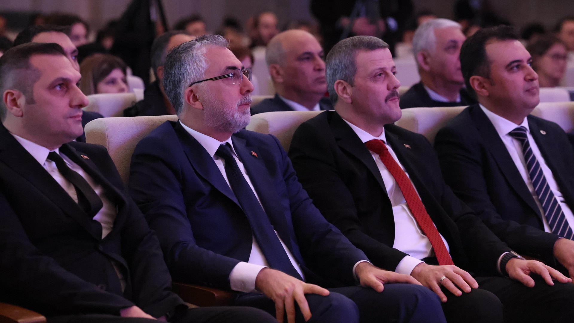 Çalışma ve Sosyal Güvenlik Bakanı Prof. Dr. Vedat Işıkhan, Türkiye İş Kurumu (İŞKUR), Gazi Üniversitesi ve Türkiye Gençlik Kulüpleri Konfederasyonu işbirliğinde Ankara Gazi Üniversitesi Mimar Kemaleddin Salonu’nda düzenlenen “İş Dünyasında Yeni Ufuklar: Fütüristik İş Kolları Çalıştayı”na katıldı.