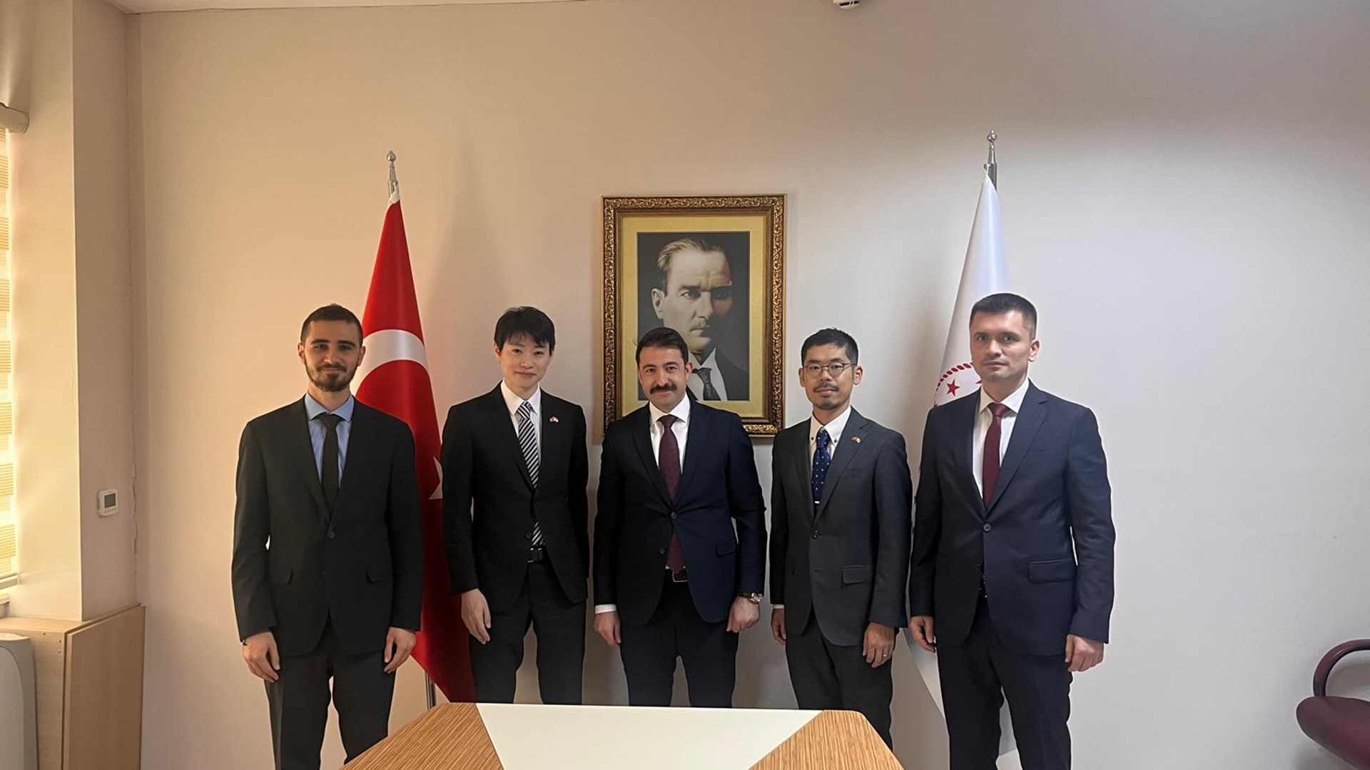 On the occasion of the change of mission at the Embassy of Japan, Mr. KUMAHARA Wataru and Mr. KOBASHI Yasuyuki paid a visit to the Directorate General of Foreign Relations and the European Union on June 30, 2025.