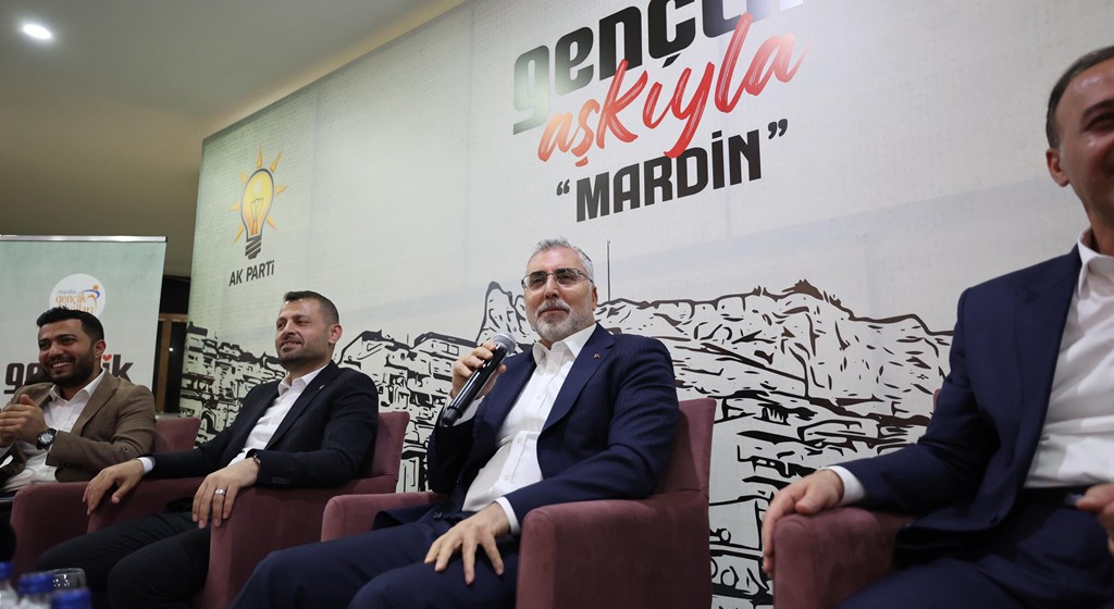 Çalışma ve Sosyal Güvenlik Bakanı Prof. Dr. Vedat Işıkhan, programlara katılmak ve çeşitli ziyaretlerde bulunmak üzere Mardin’e gitti.