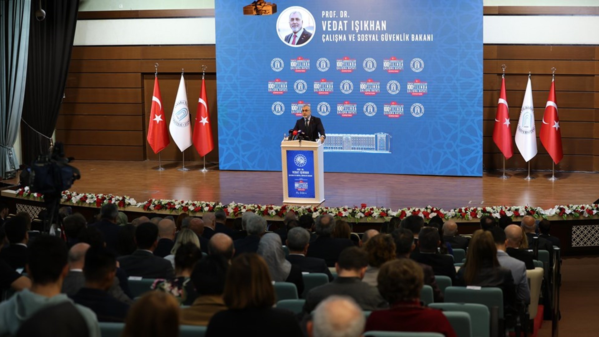 Çalışma ve Sosyal Güvenlik Bakanı Prof. Dr. Vedat Işıkhan, Türkiye İşveren Sendikaları Konfederasyonu (TİSK) ve Ankara Yıldırım Beyazıt Üniversitesi tarafından düzenlenen “Türkiye Cumhuriyeti’nin 100. Yılında Çalışma Hayatı” Paneline iştirak etti.