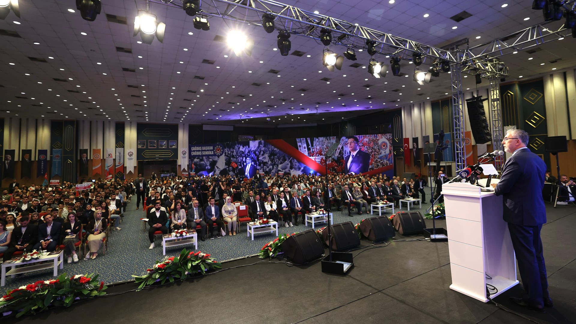 Bakan Işıkhan, Türk Metal Sendikası’nın 2. Genç İşçiler Kurultayı’na Katıldı