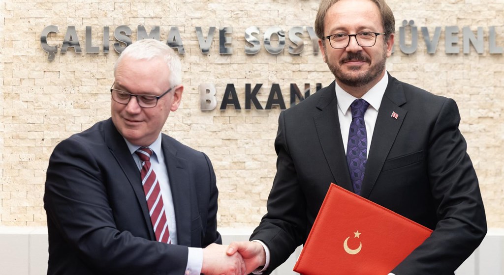 Almanya Federal Cumhuriyeti Çalışma ve Sosyal İşler Bakanlığı Parlamenter Müsteşarı Anette Kramme başkanlığındaki heyet, Bakanığımızı ziyaret ederek, Bakanlıklararası ilişkilerin güçlendirilmesi ve işbirliği olanaklarını ele aldı.