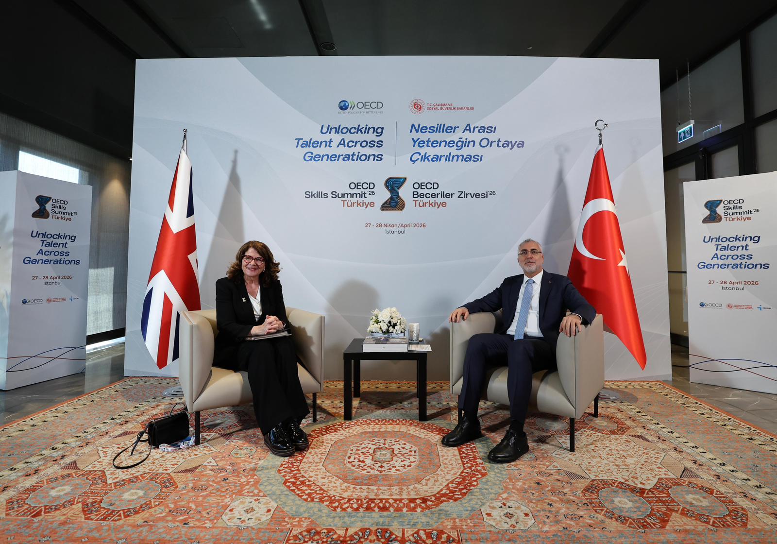 Bakan Işıkhan, OECD 2026 Beceriler Zirvesi Kapsamında İkili Temaslarda Bulundu