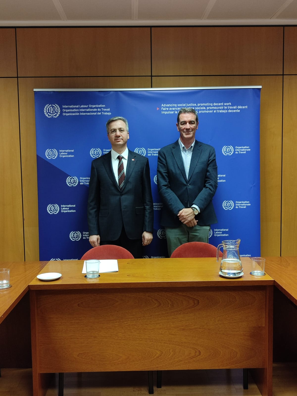 Rehberlik ve Teftiş Başkanımız Bekir Aktürk, Başkan Yardımcımız Resül Yılmaz ve beraberindeki heyet, “İş Teftiş Rehberlik ve Sosyal Diyalog Yoluyla İşyeri Uyumunun Güçlendirilmesi Projesi” kapsamında gerçekleştirilen İspanya çalışma ziyaretlerinin ilk programında, Uluslararası Çalışma Örgütü (ILO) İspanya Ofisi’ni ziyaret etti.