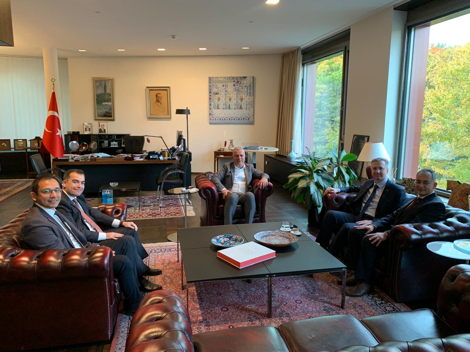 Berlin ve Lahey Büyükelçilikleri ziyaret edildi. 