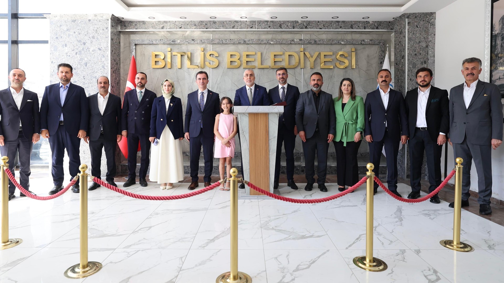 Bakan Işıkhan, Bitlis’te Ziyaretlerde Bulundu