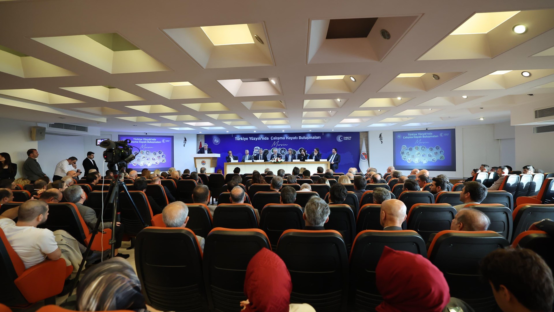 Bakan Işıkhan, Mersin’de Temaslarda Bulundu