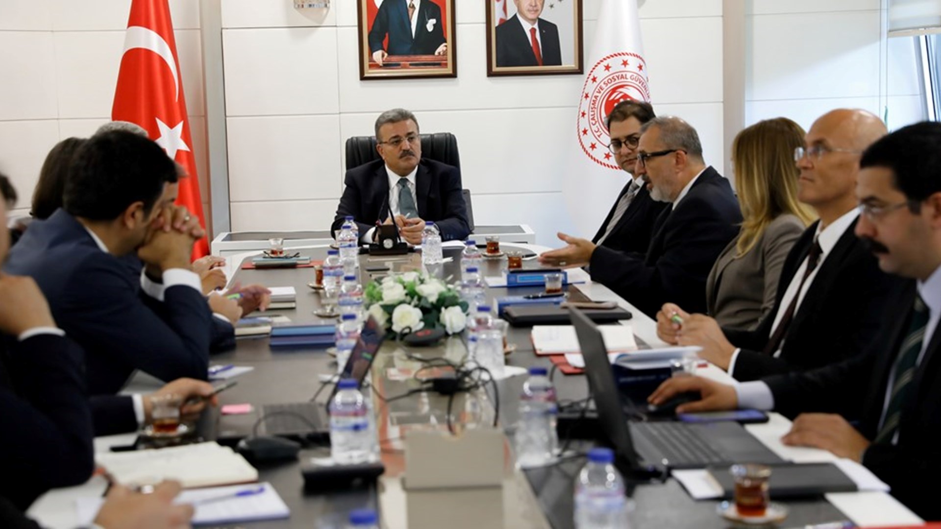 Çalışma ve Sosyal Güvenlik Bakan Yardımcımız Faruk Özçelik, Maliye Bakanlığı, Türk-İş ve TİSK’ten katılımcıların bulunduğu toplantıya başkanlık etti.