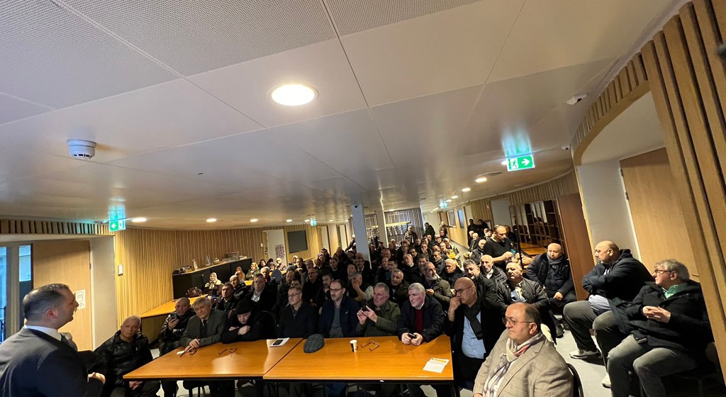 Deventer Çalışma ve Sosyal Güvenlik Ataşeliğimiz, Lahey şehrinde HDV Ahi Evran Camii'nde vatandaşlarımızla bir araya geldi.