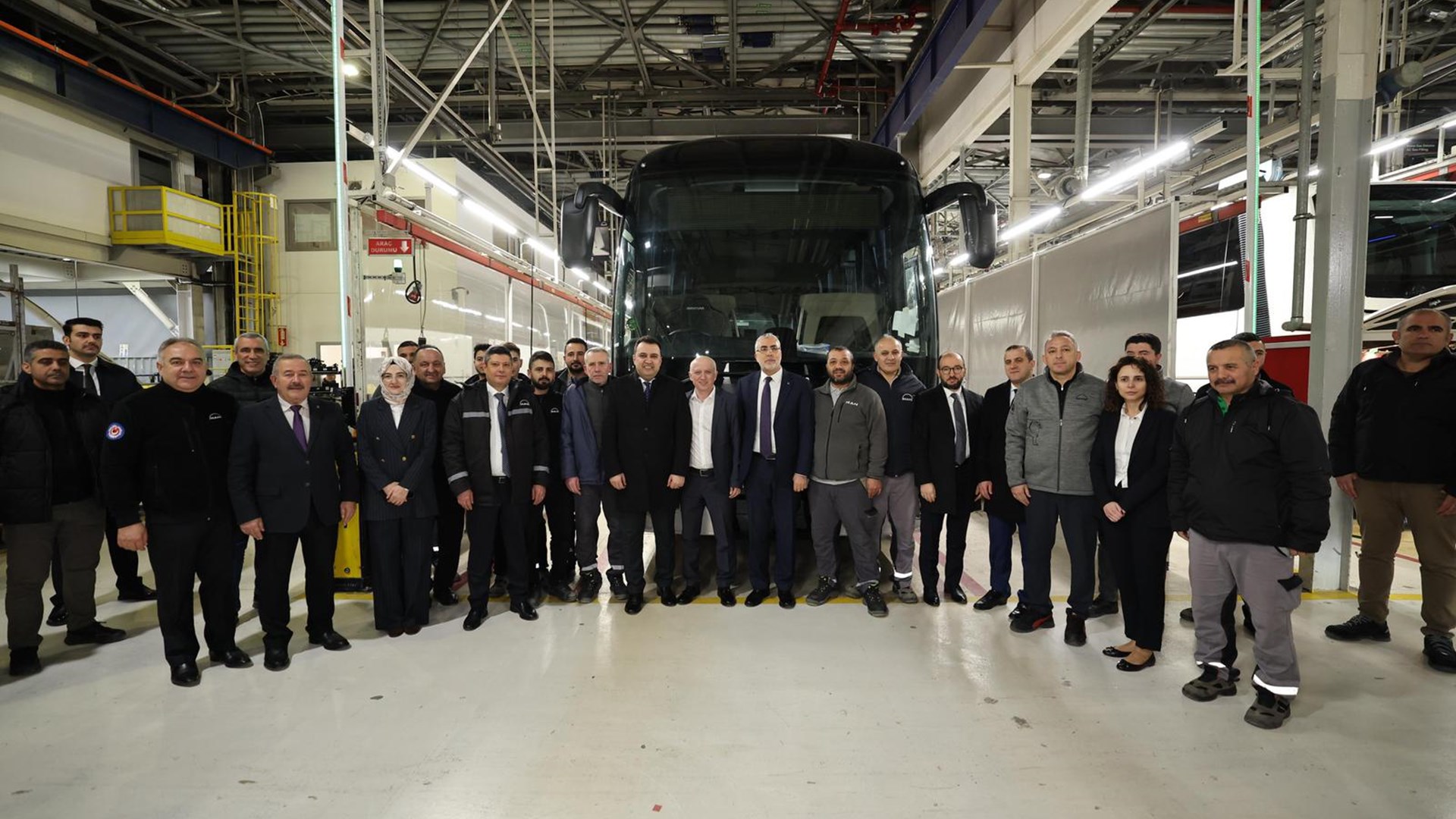 Bakan Işıkhan, İlk İftarını Fabrikada İşçilerle Yaptı