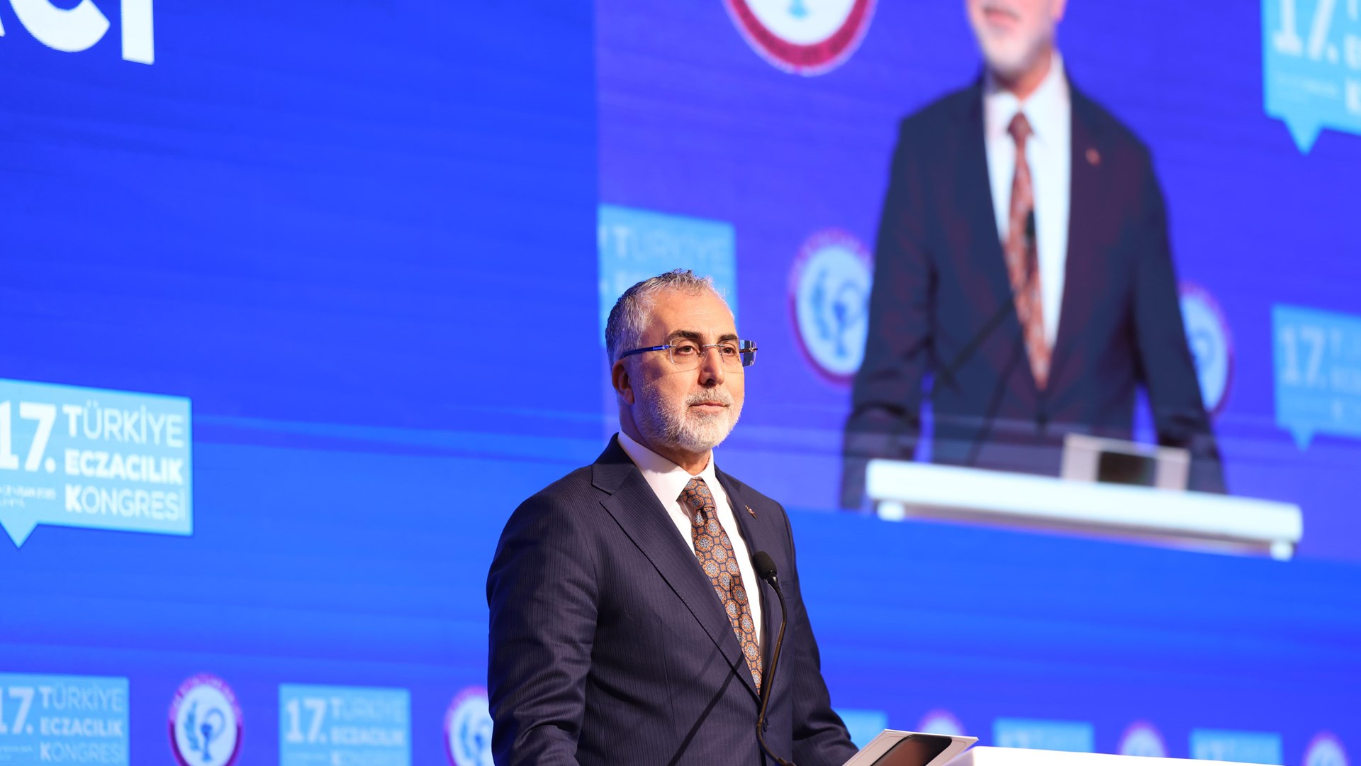 Bakan Işıkhan, 17. Türkiye Eczacılık Kongresi’ne Katıldı