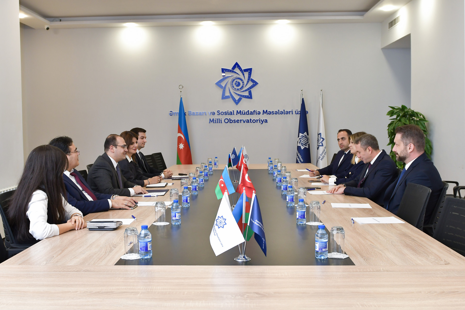 Genel Müdürlüğümüz, 16-19 Aralık 2024 tarihlerinde Azerbaycan’a çalışma ziyareti gerçekleştirdi. İş sağlığı ve güvenliği alanında yürütülecek faaliyetler doğrultusunda gerçekleştirilen ziyaret, çalışma hayatı ve sosyal güvenlik alanlarında da iş birliğini geliştirme yolunda önemli bir adım oldu.