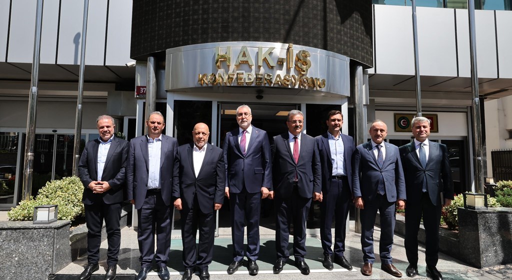 Çalışma ve Sosyal Güvenlik Bakanı Prof. Dr. Vedat Işıkhan, Türk-İş, Hak-İş, Türkiye Kamu-Sen, TESK ve TZOB Konfederasyonlarını ziyaret etti.