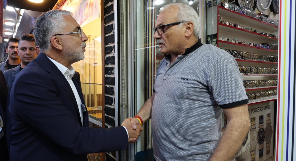 Çalışma ve Sosyal Güvenlik Bakanı Prof. Dr. Vedat Işıkhan, çeşitli ziyaretlerde bulunmak ve AK Parti Düzce İl Danışma Meclisi Toplantısı’na katılmak üzere Düzce’ye gitti.