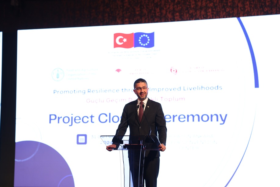 Tarım ve Orman Bakanlığı, Bakanlığımız ve Birleşmiş Milletler Gıda ve Tarım Örgütü (FAO) işbirliğinde hayata geçirilen “Güçlü Geçim Dayanıklı Toplum Projesi”nin kapanış toplantısı 31 Ekim 2024 tarihinde Ankara’da gerçekleştirildi.
