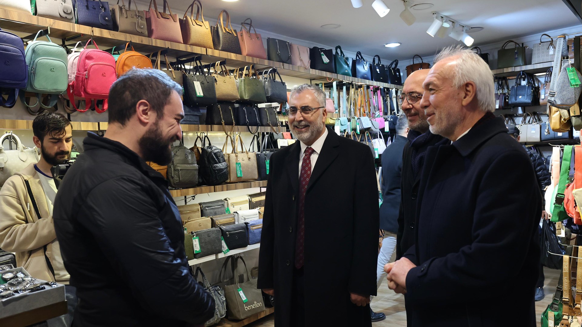 Çalışma ve Sosyal Güvenlik Bakanı Prof. Dr. Vedat Işıkhan, çeşitli temaslarda bulunmak ve programlara katılmak üzere Kütahya’ya gitti.