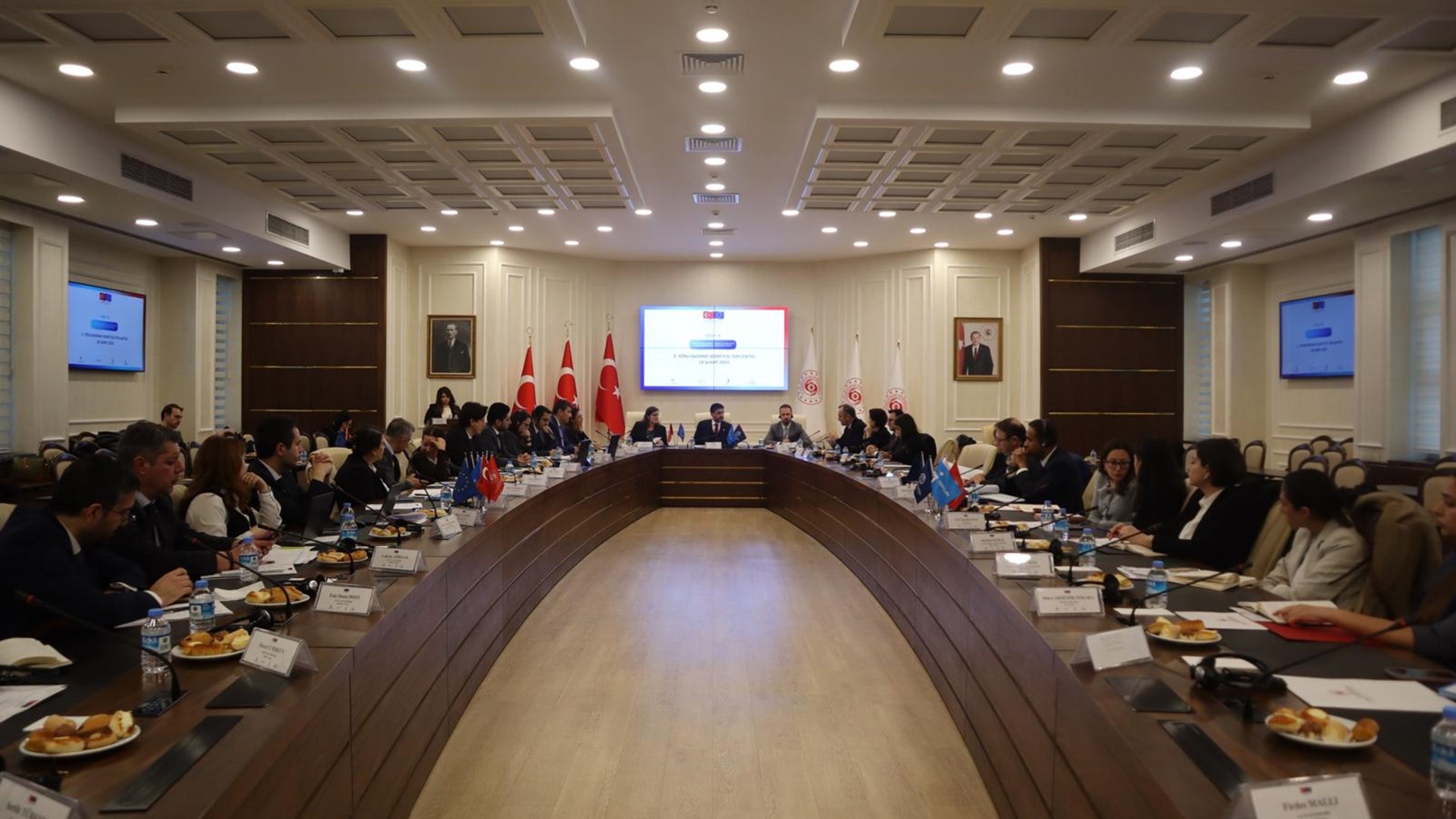 The 3rd Steering Committee Meeting of the Support for Transition to Labor Market Project (İSDEP-2), coordinated by Directorate General of International Labour Force and funded by the European Union, was held on February 18, 2025, at our Ministry's headquarters.