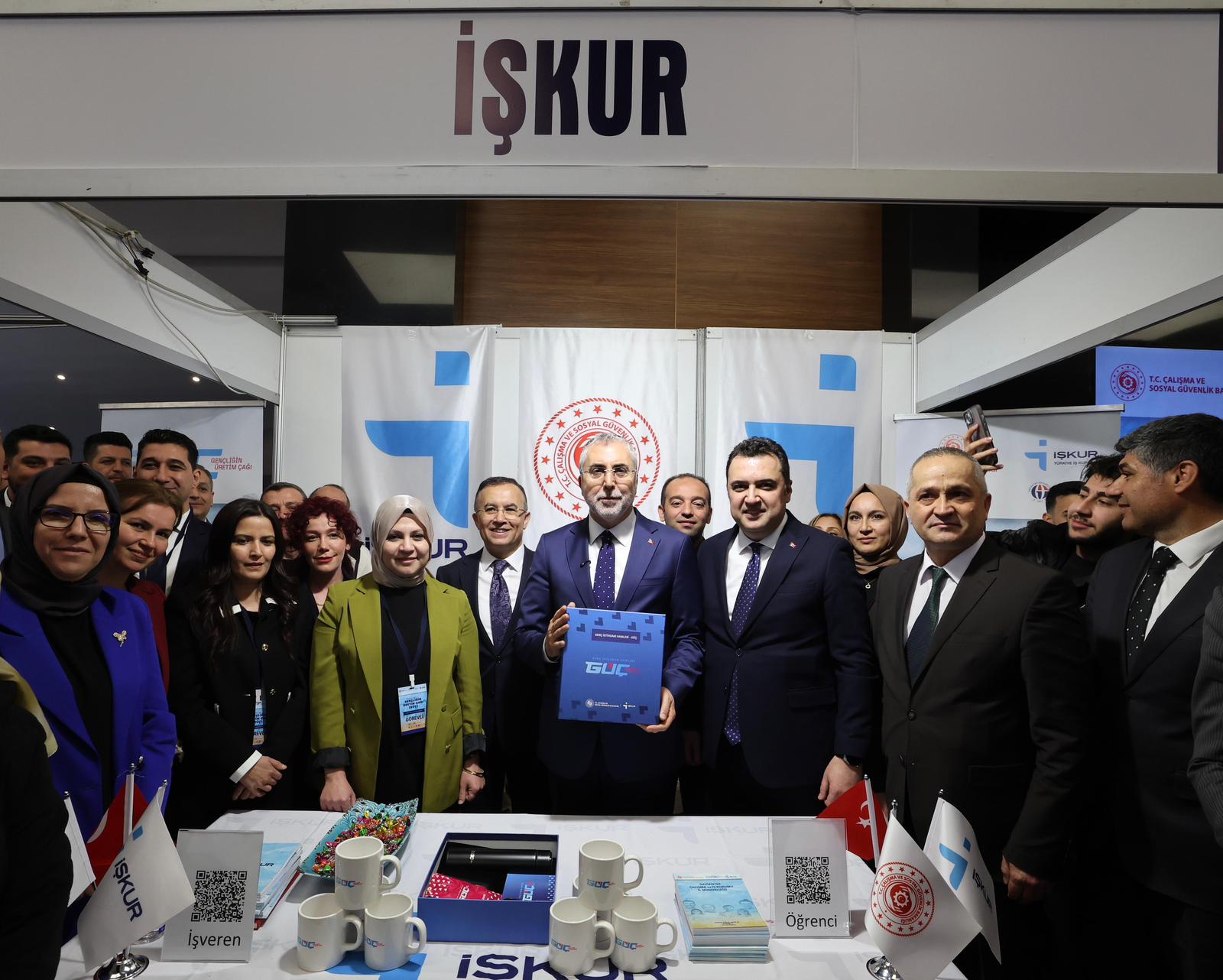 Bakan Işıkhan, Gaziantep’te İŞKUR "Gençliğin Üretim Çağı Bölgesel Kariyer Fuarı"na Katıldı